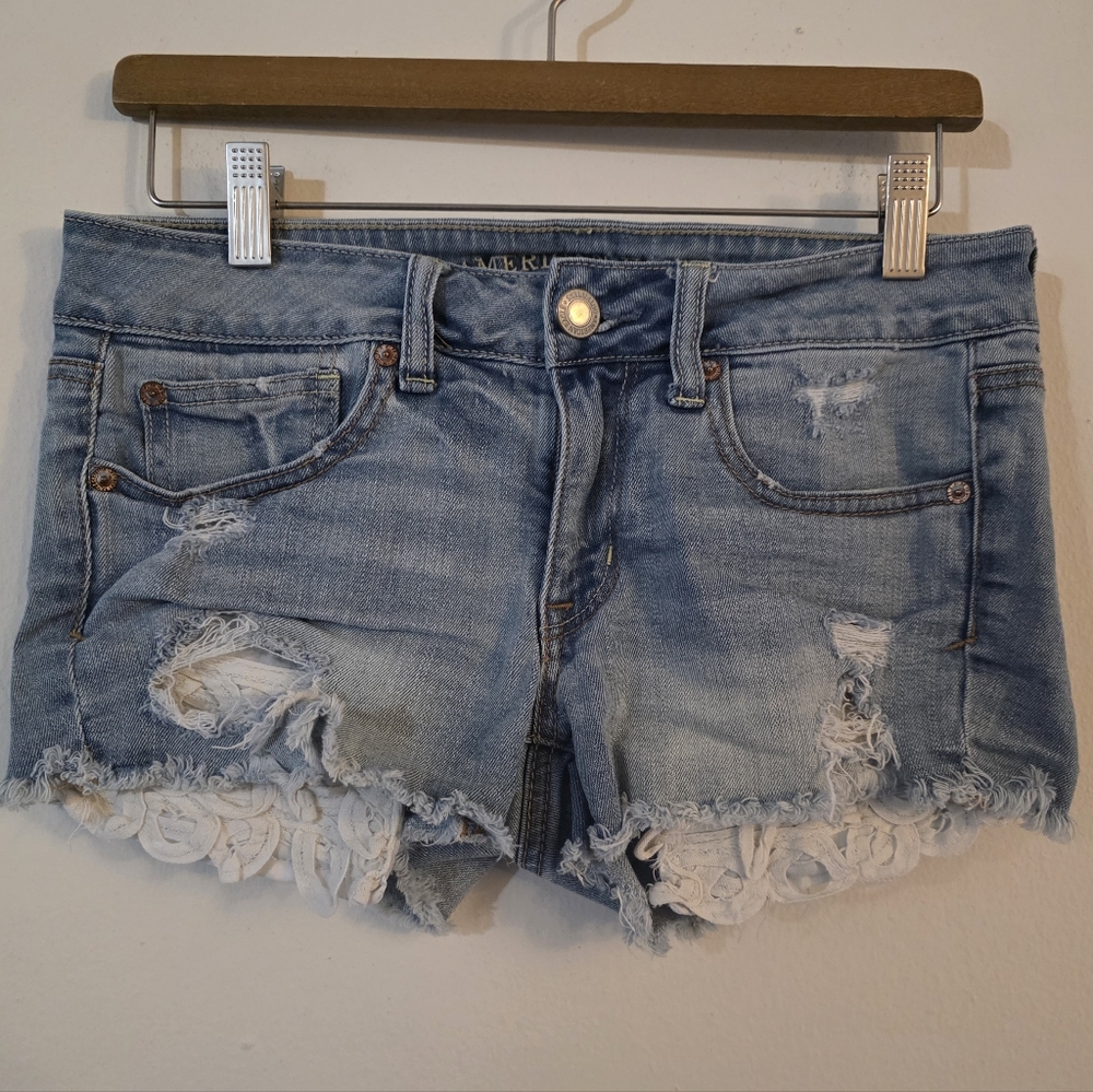 American Eagle Outfitters Light Blue Distressed‎ "Shortie" Jean Shorts Sz 6